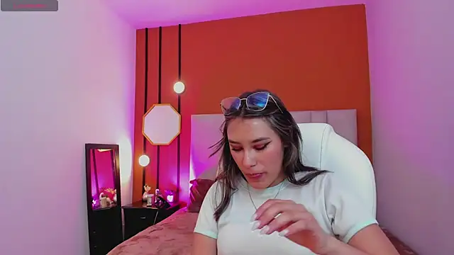 Snapshot of _Sophie__miller chatting on November 8, 7:17 pm Sophie miller online show from November 8, 7:17 pm