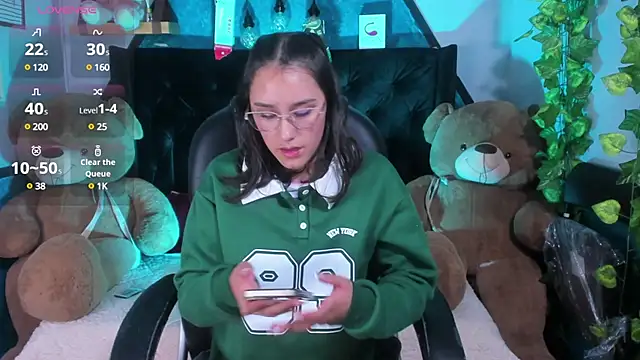 Snapshot of _Sophie__miller chatting on March 17, 7:58 pm Sophie miller online show from March 17, 7:58 pm