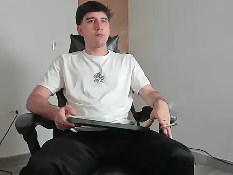 leo030809 online show from April 4, 10:38 pm