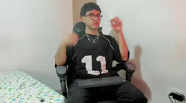 leo030809 online show from December 3, 11:29 pm