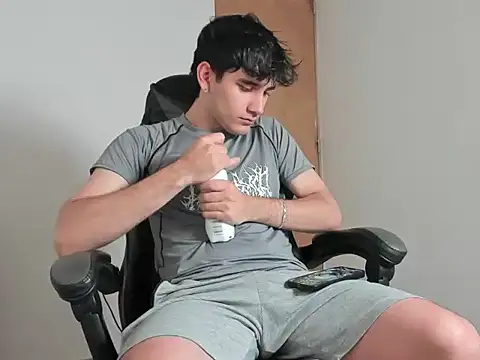 leo030809 online show from March 25, 11:47 pm