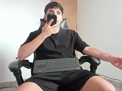 leo030809 online show from April 8, 5:14 pm