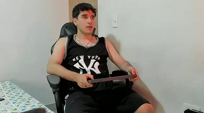 leo030809 online show from December 6, 11:41 pm