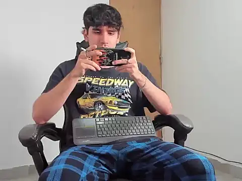 leo030809 online show from April 4, 12:39 am