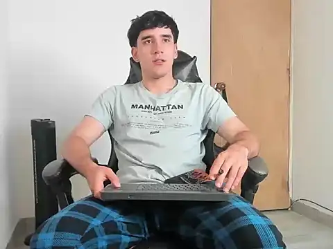 leo030809 online show from May 7, 5:49 pm