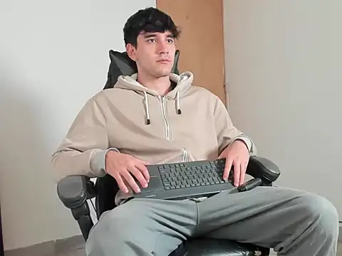 leo030809 online show from March 24, 3:06 am