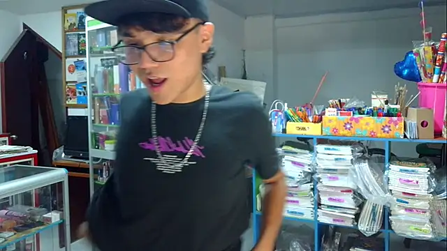 Snapshot of Baby_Cream chatting on March 18, 3:23 am Baby Cream online show from March 18, 3:23 am