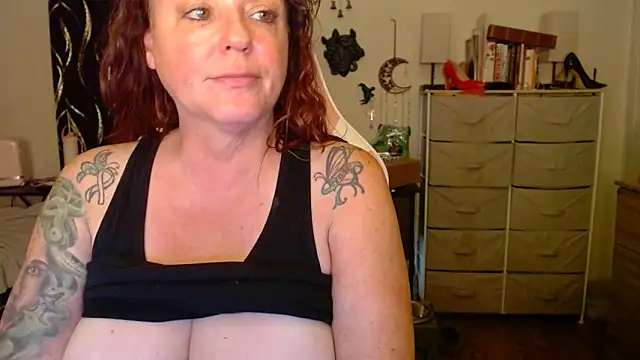 Nikkimastersgirl1091 online show from May 14, 1:35 am