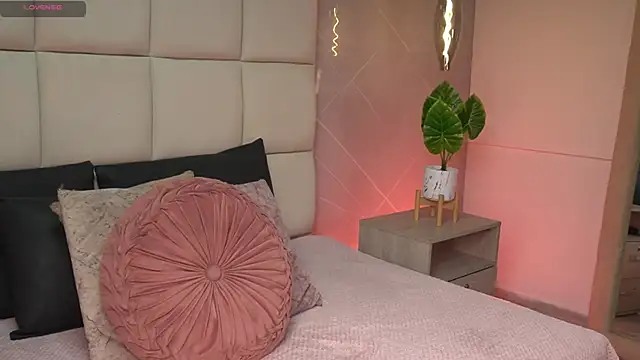 SaraMonroe1 online show from February 18, 12:23 pm