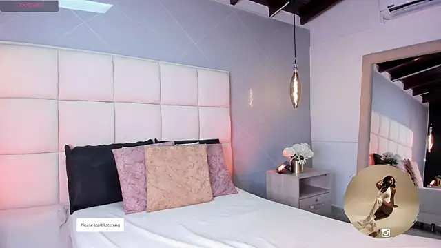 Snapshot of SaraMonroe1 chatting on November 18, 11:35 am SaraMonroe1 online show from November 18, 11:35 am