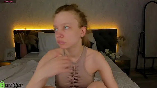 Michelle Blond online show from March 7, 10:32 am