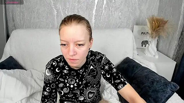 Snapshot of Michelle_Blond chatting on September 30, 7:36 am Michelle Blond online show from September 30, 7:36 am