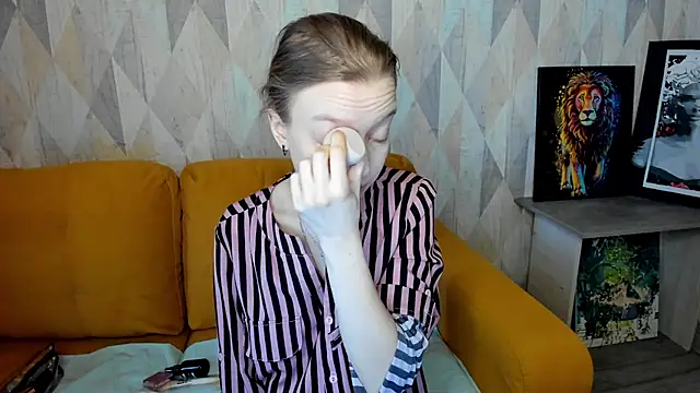 Snapshot of Michelle_Blond chatting on February 21, 7:01 am Michelle Blond online show from February 21, 7:01 am