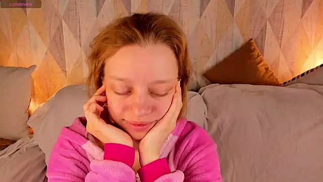 Snapshot of Michelle_Blond chatting on May 27, 1:57 am Michelle Blond online show from May 27, 1:57 am
