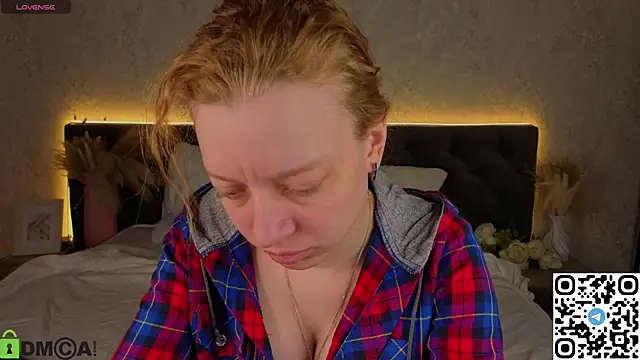 Snapshot of Michelle_Blond chatting on April 20, 12:57 am Michelle Blond online show from April 20, 12:57 am