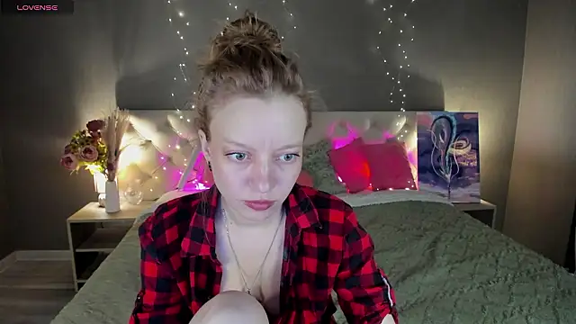 Michelle Blond online show from March 27, 7:28 am