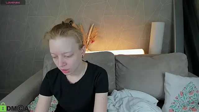 Michelle Blond online show from March 21, 7:53 am