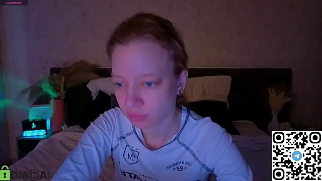 Snapshot of Michelle_Blond chatting on April 28, 1:04 am Michelle Blond online show from April 28, 1:04 am