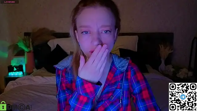 Snapshot of Michelle_Blond chatting on April 27, 1:03 am Michelle Blond online show from April 27, 1:03 am