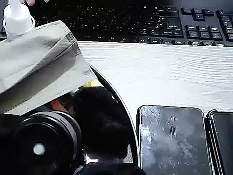 yourz tw online show from March 25, 5:45 pm