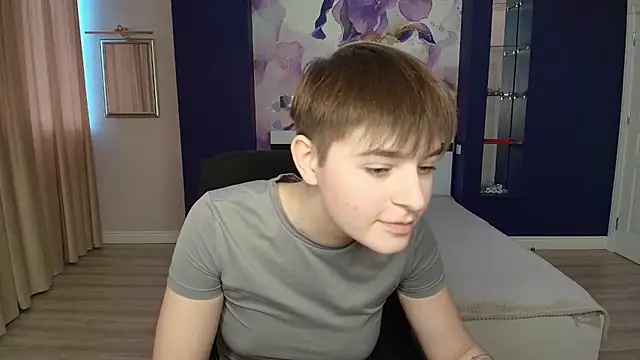 Snapshot of EmiliaYours chatting on October 19, 1:14 pm EmiliaYours online show from October 19, 1:14 pm