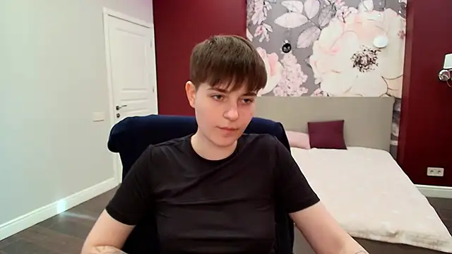 EmiliaYours online show from April 14, 1:49 pm