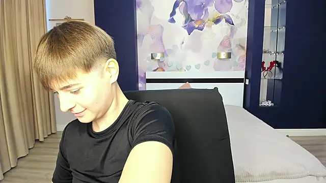 Snapshot of EmiliaYours chatting on September 30, 12:33 pm EmiliaYours online show from September 30, 12:33 pm