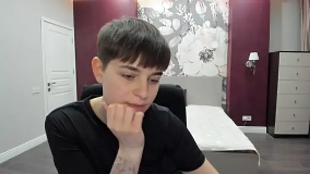 EmiliaYours online show from January 6, 4:00 pm