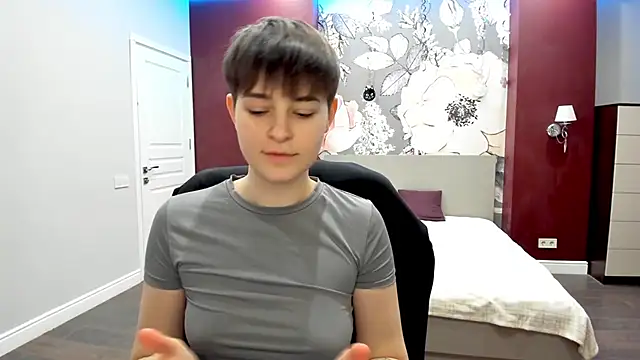 EmiliaYours online show from February 17, 3:20 pm