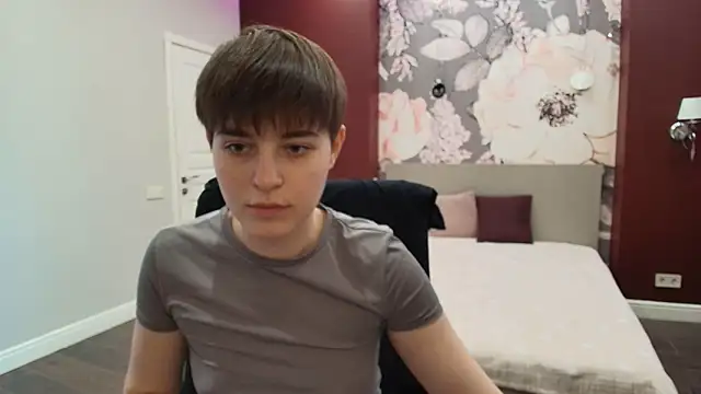 EmiliaYours online show from April 4, 2:01 pm