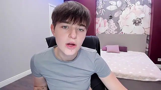 Snapshot of EmiliaYours chatting on September 15, 3:12 pm EmiliaYours online show from September 15, 3:12 pm