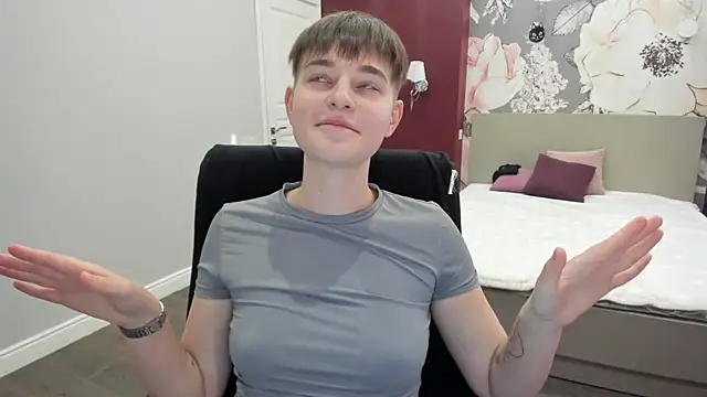 Snapshot of EmiliaYours chatting on September 21, 1:49 pm EmiliaYours online show from September 21, 1:49 pm