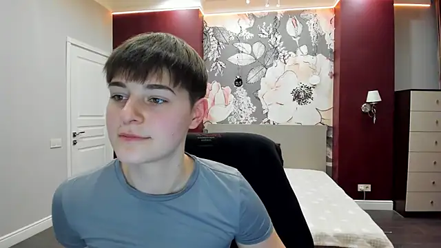 EmiliaYours online show from February 3, 3:28 pm