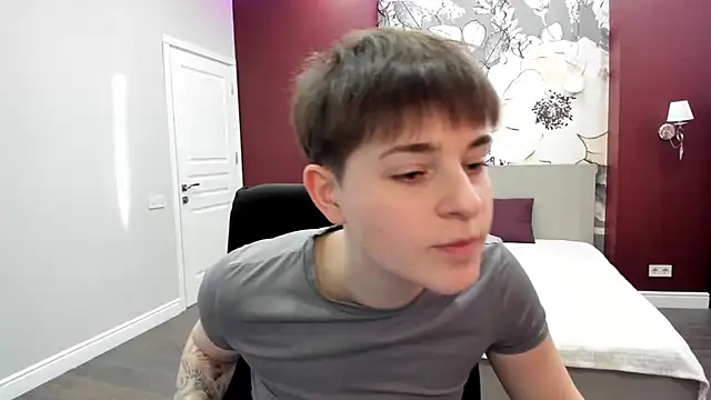 EmiliaYours online show from March 7, 2:33 pm