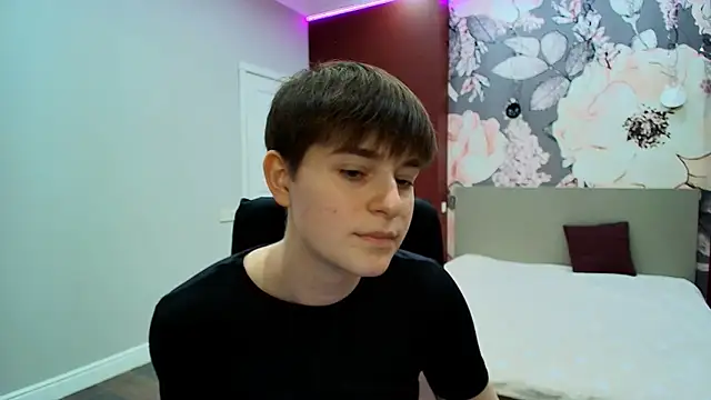 EmiliaYours online show from April 7, 2:19 pm