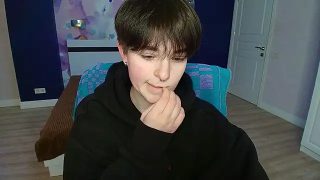 Snapshot of EmiliaYours chatting on February 14, 1:40 pm EmiliaYours online show from February 14, 1:40 pm