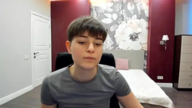 EmiliaYours online show from February 7, 2:36 pm