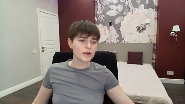 EmiliaYours online show from April 5, 2:46 pm