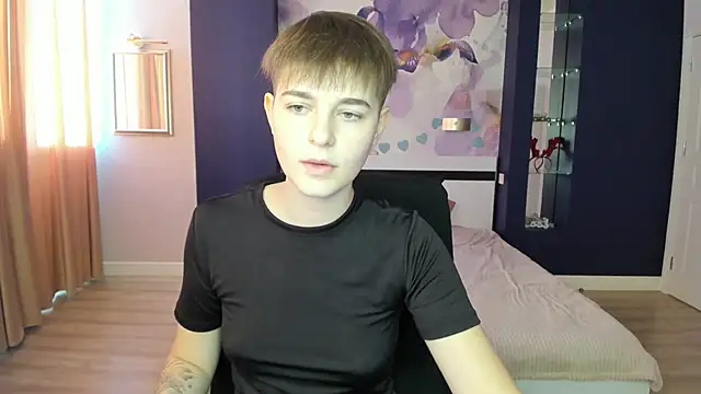 Snapshot of EmiliaYours chatting on September 28, 1:51 pm EmiliaYours online show from September 28, 1:51 pm