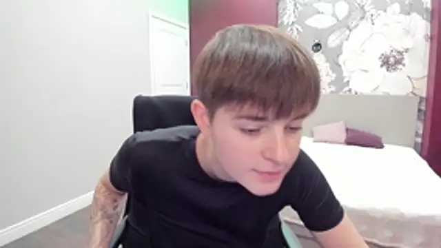 Snapshot of EmiliaYours chatting on November 10, 2:55 pm EmiliaYours online show from November 10, 2:55 pm