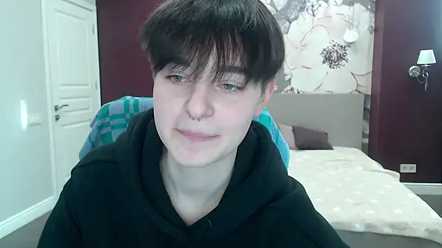 Snapshot of EmiliaYours chatting on March 18, 2:06 pm EmiliaYours online show from March 18, 2:06 pm