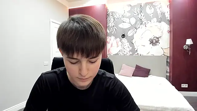 EmiliaYours online show from February 9, 3:43 pm