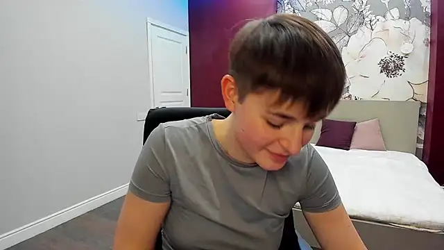 Snapshot of EmiliaYours chatting on October 10, 1:56 pm EmiliaYours online show from October 10, 1:56 pm