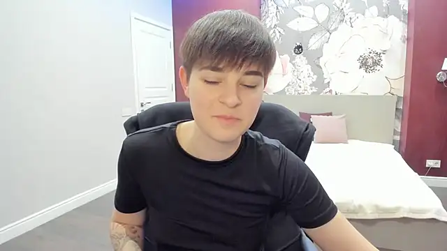 Snapshot of EmiliaYours chatting on November 25, 3:01 pm EmiliaYours online show from November 25, 3:01 pm