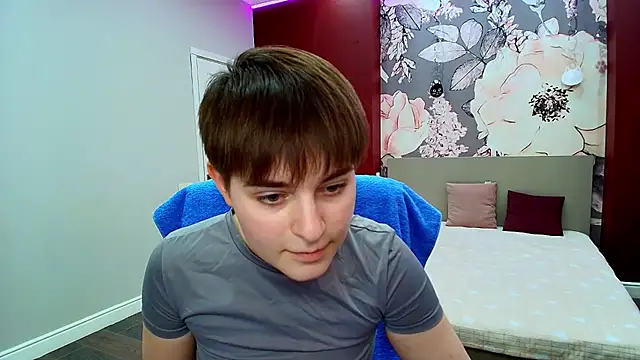 EmiliaYours online show from March 27, 3:24 pm