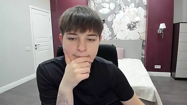 EmiliaYours online show from January 17, 3:48 pm