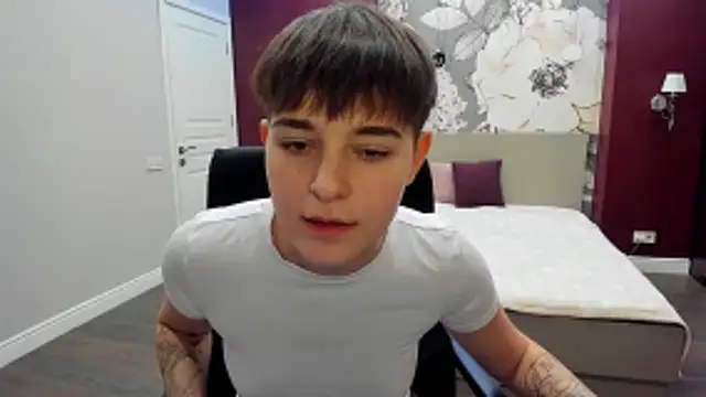 Snapshot of EmiliaYours chatting on October 28, 4:39 pm EmiliaYours online show from October 28, 4:39 pm