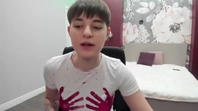 Snapshot of EmiliaYours chatting on November 4, 4:22 pm EmiliaYours online show from November 4, 4:22 pm