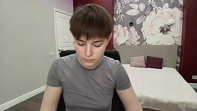 EmiliaYours online show from March 15, 3:30 pm