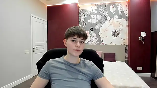 EmiliaYours online show from February 1, 2:48 pm